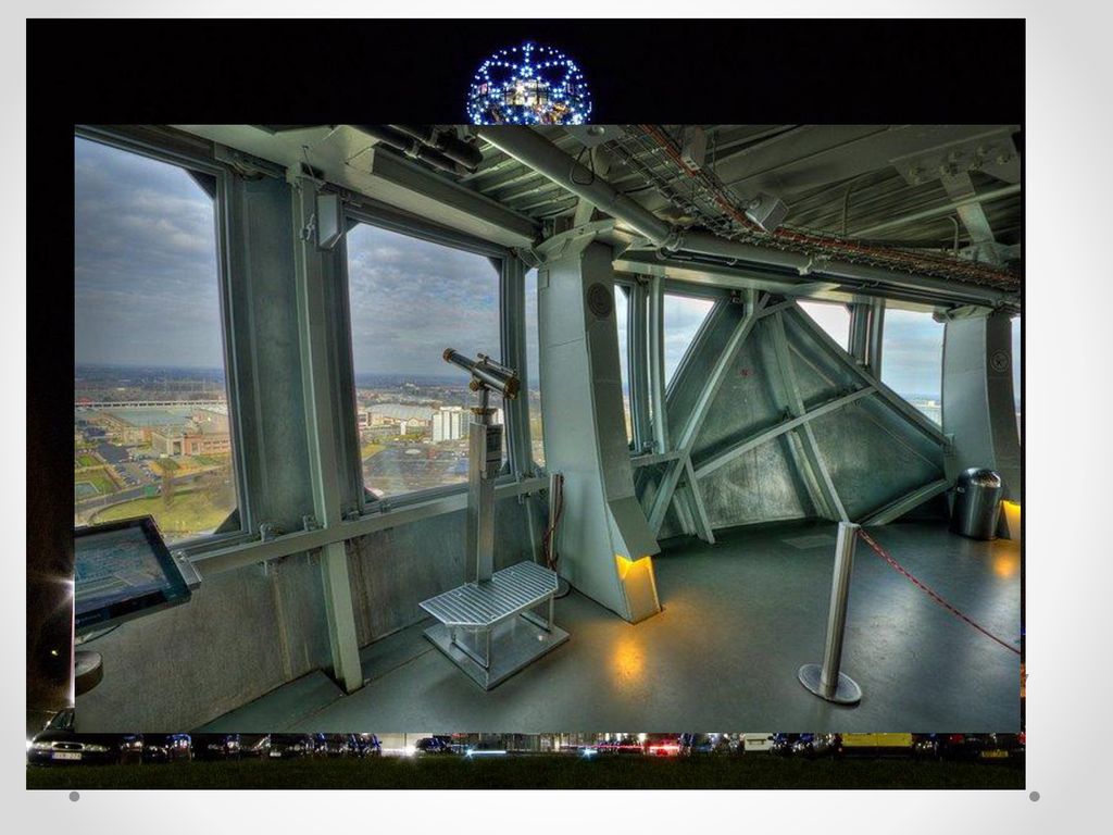 Atómium Bolo postavené v roku 1958 pri príležitosti Bruselskej svetovej výstavy. Zobrazuje 163-miliónkrát zväčšený atóm železa.